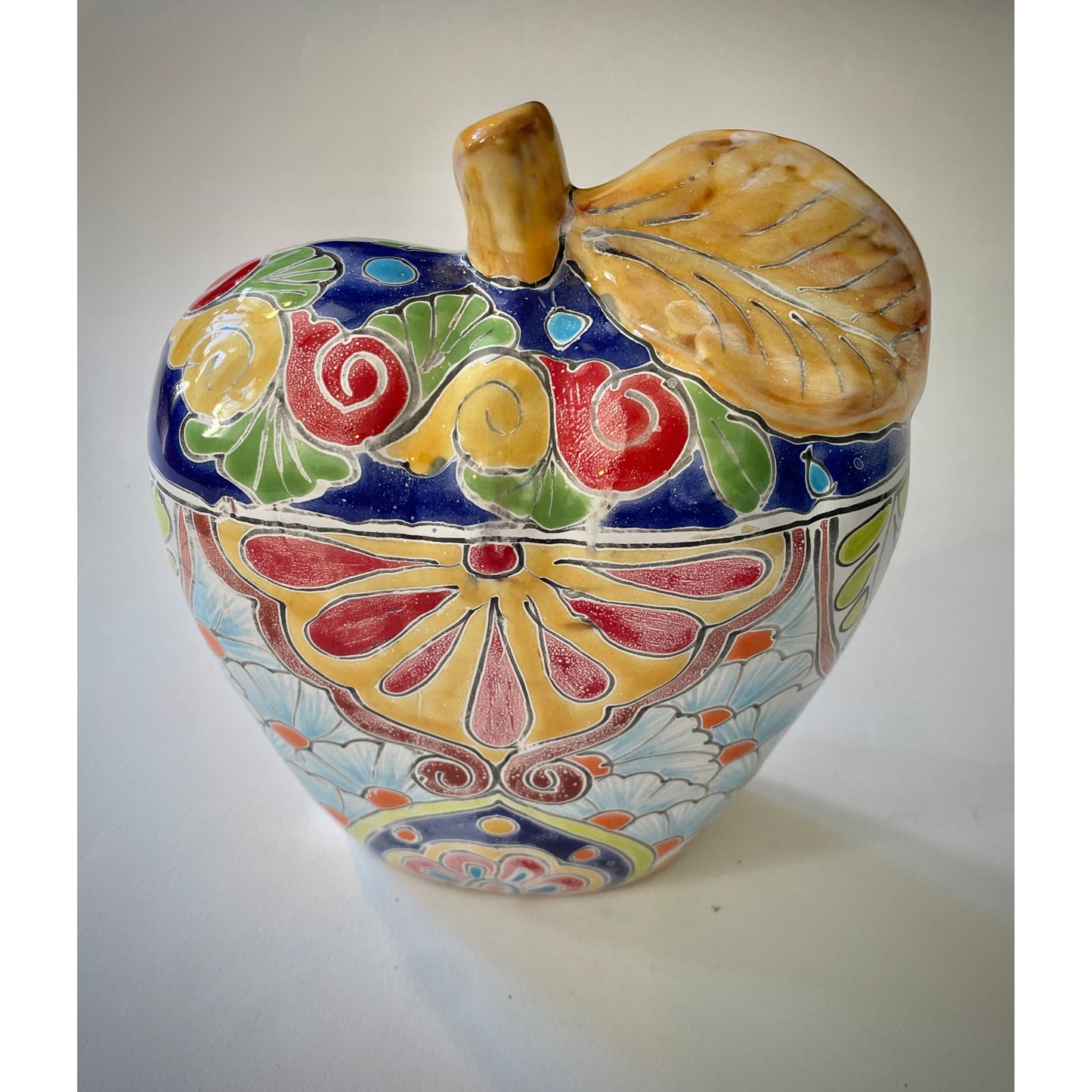 Talavera Apfel – Ein handgemaltes Meisterwerk voller Farbe und Handwerkskunst
