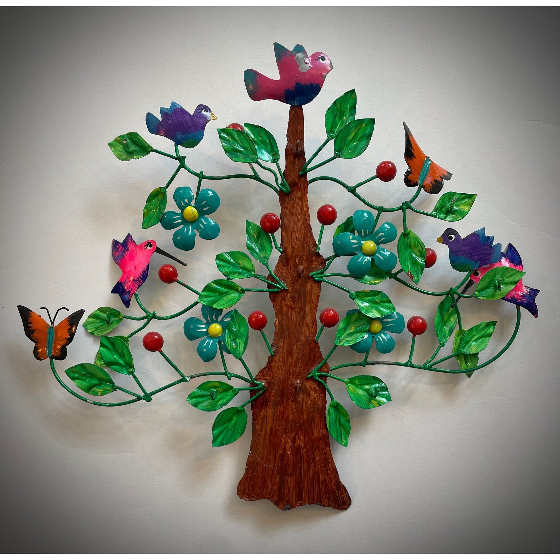 Handgefertigtes "Tree of Life" Kunstwerk aus Mexiko – Baum des Lebens in lebendigen Farben, symbolisiert Wachstum und Harmonie mit traditionellem mexikanischen Design.