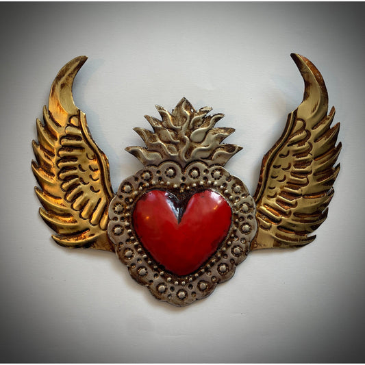 Handgefertigtes Kunstwerk "Wings of Desire" – Flammenherz mit ausgebreiteten Flügeln, aus Mexiko, symbolisiert Leidenschaft und Freiheit.