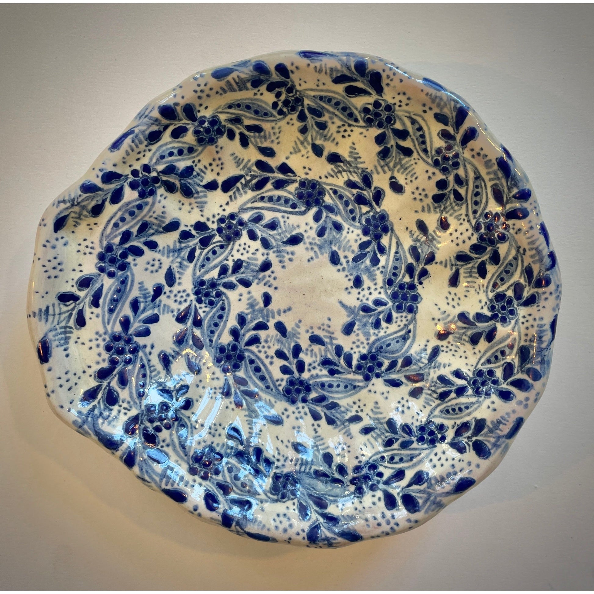 Handbemalte Talavera-Vase aus Santa Catarina, Mexiko – florale Muster, blau-weiße Farbgebung, zertifiziertes Unikat aus traditioneller mexikanischer Handwerkskunst.