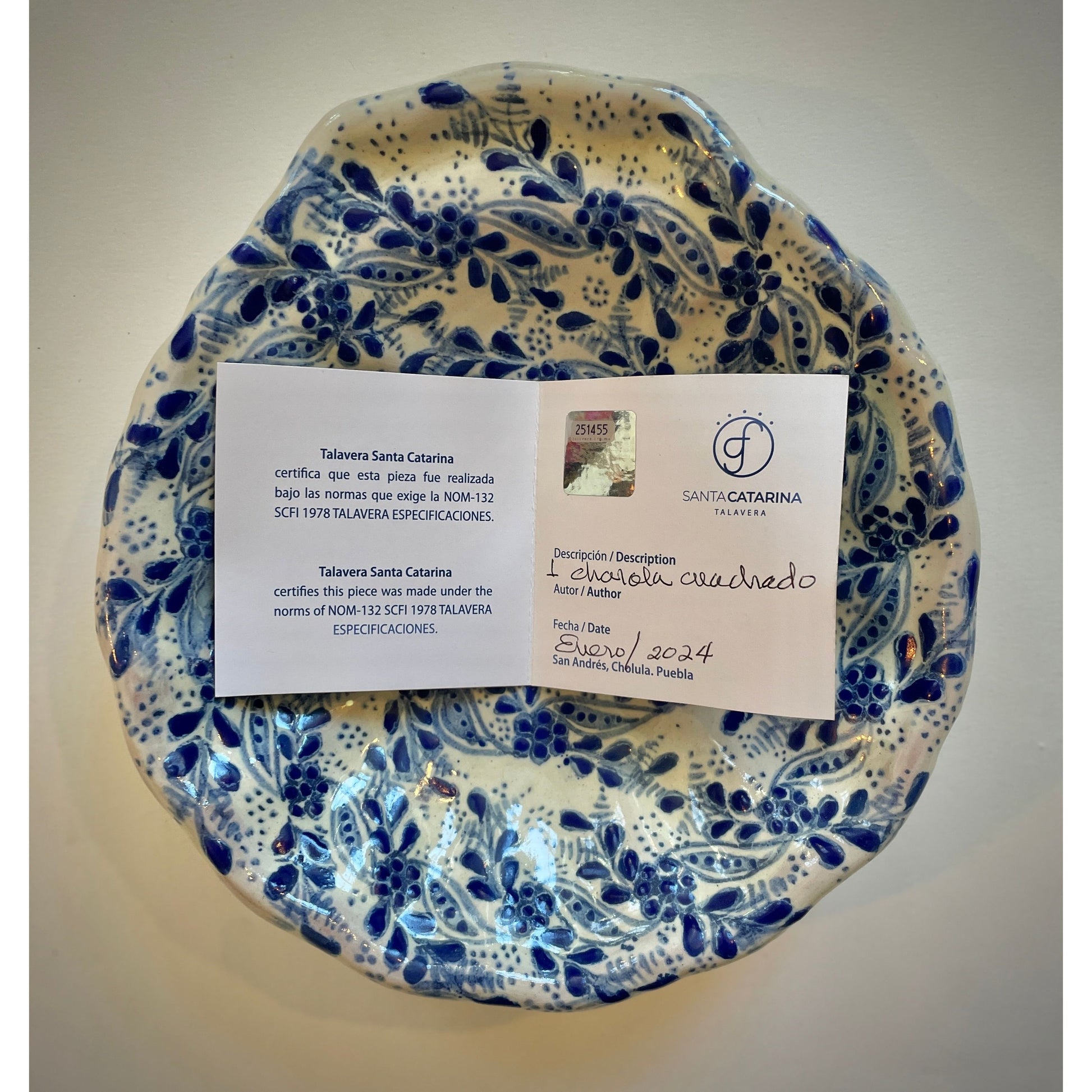 Handbemalte Talavera-Vase aus Santa Catarina, Mexiko – florale Muster, blau-weiße Farbgebung, zertifiziertes Unikat aus traditioneller mexikanischer Handwerkskunst.