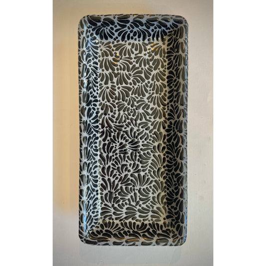 Noche Colonial: Exquisiter, handgefertigter & handbemalter Talavera-Baguette-Teller