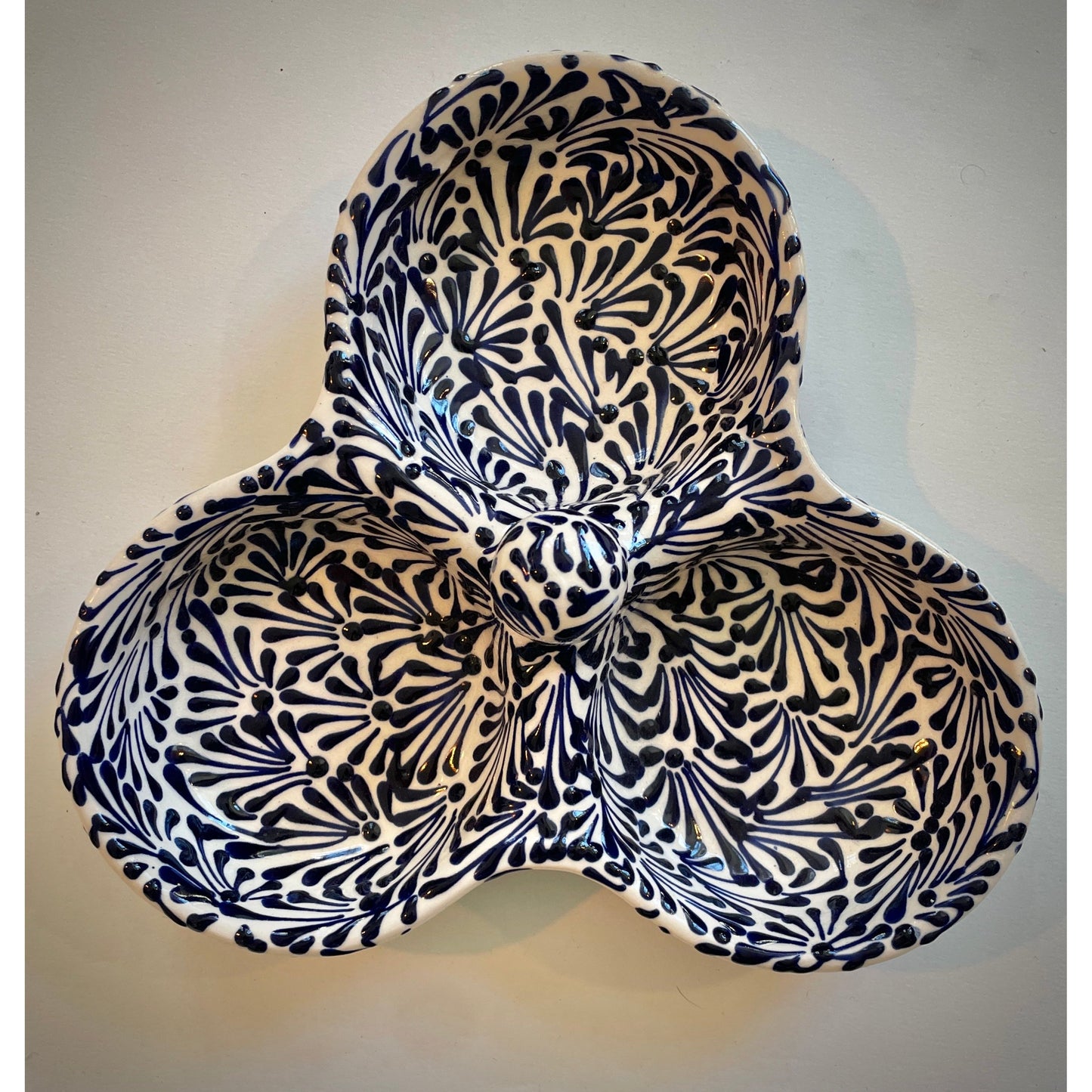 Azul Colonial: Handgefertigte und handbemalte Talavera-Snackplatte